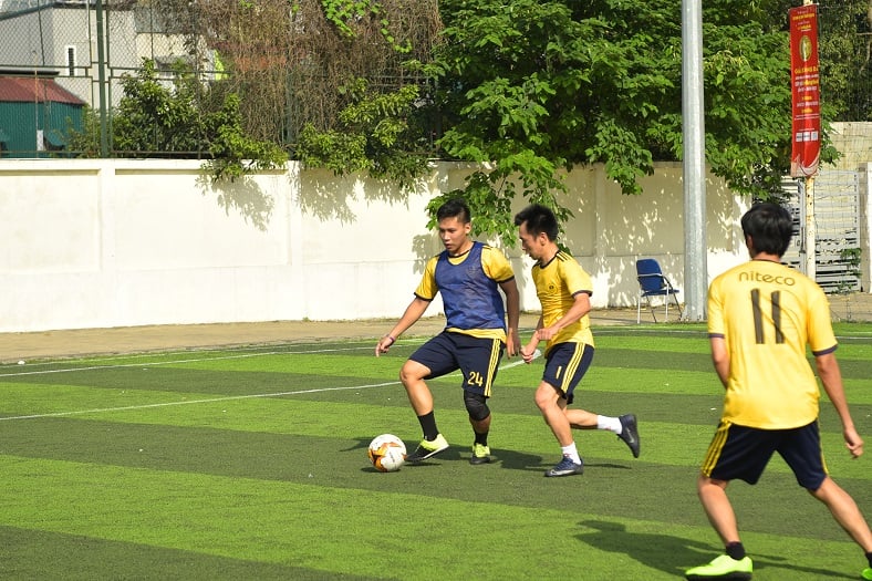 Một pha bóng quyết liệt trong trận đấu tại Niteco Cup 2022