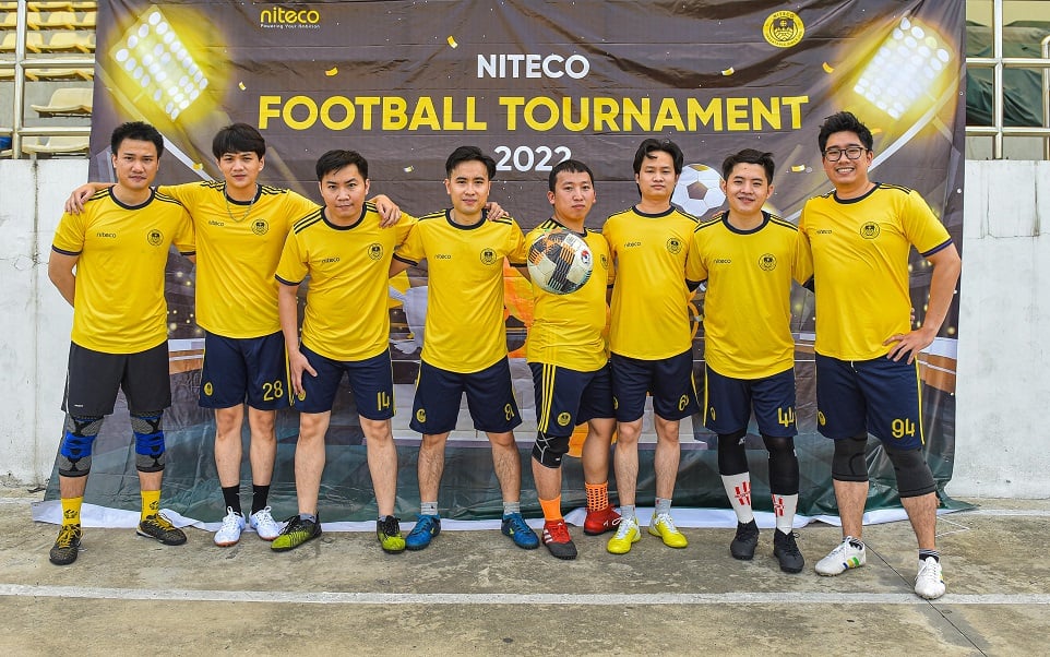 Đội For Fun FC – 24/7 nhận giải khuyến khích tại Niteco Cup 2022
