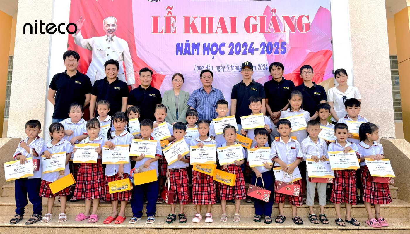 NICEF and the students of Long Hau Primary School