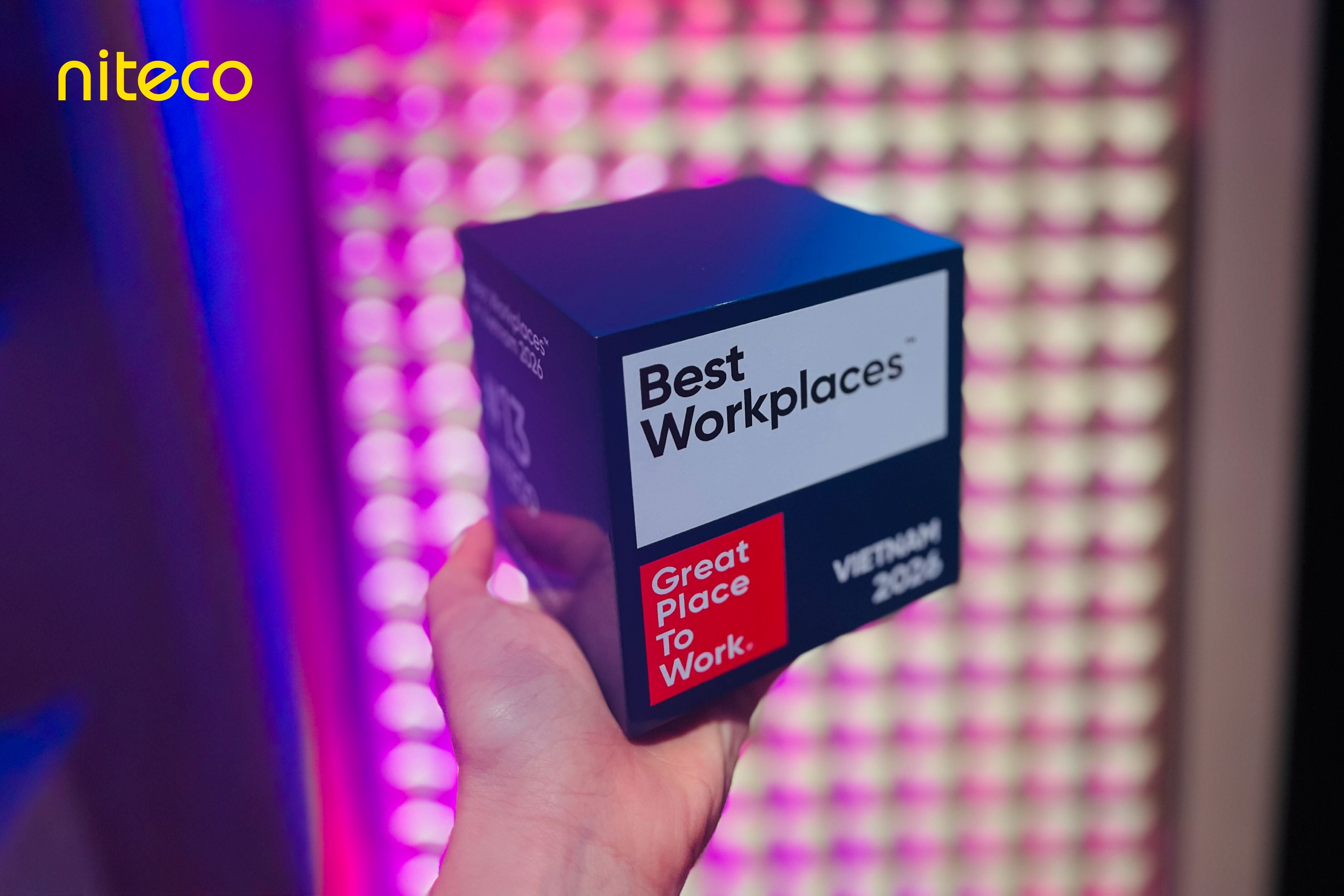 Niteco's Best Workplaces in Vietnam 2026 trophy.