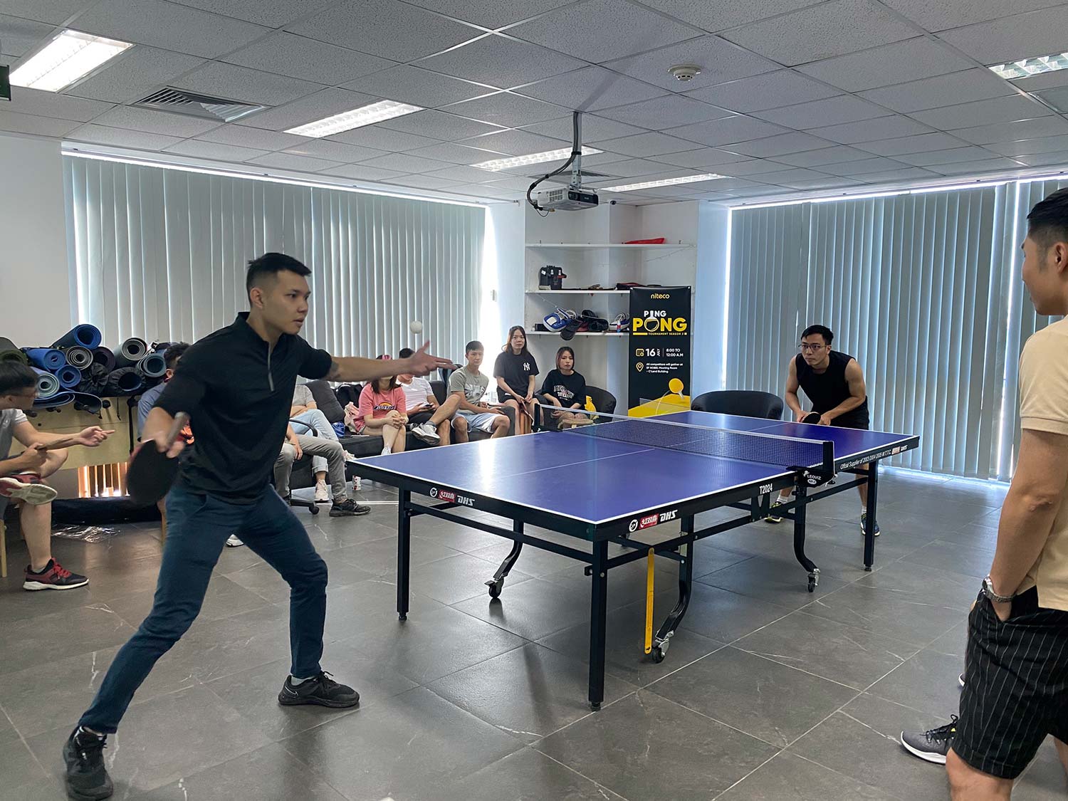 Nican vui vẻ chơi bóng bàn 7