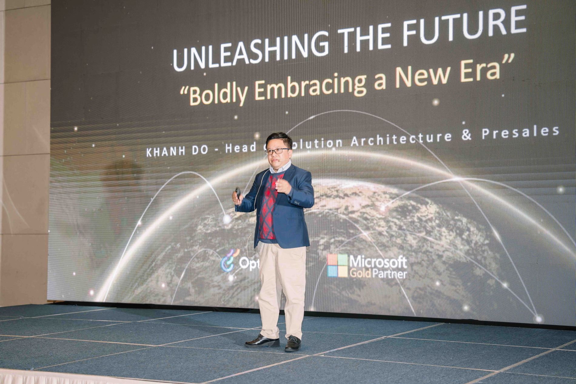 Khanh Do - Head of Solution Architect & Presales - with his interesting presentation