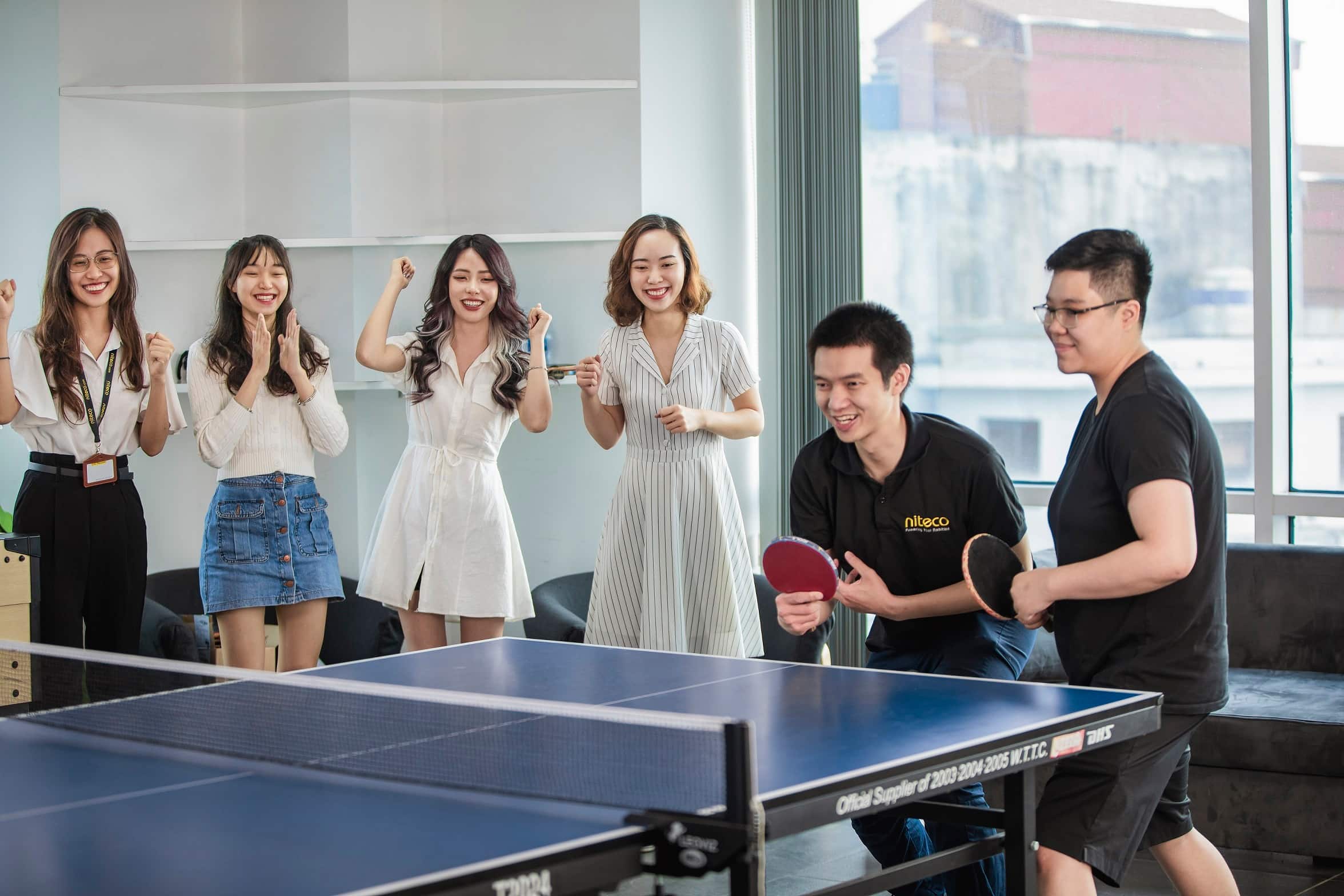 niteco-team-playing-pingpong (1) niteco-team-playing-pingpong (1).jpg