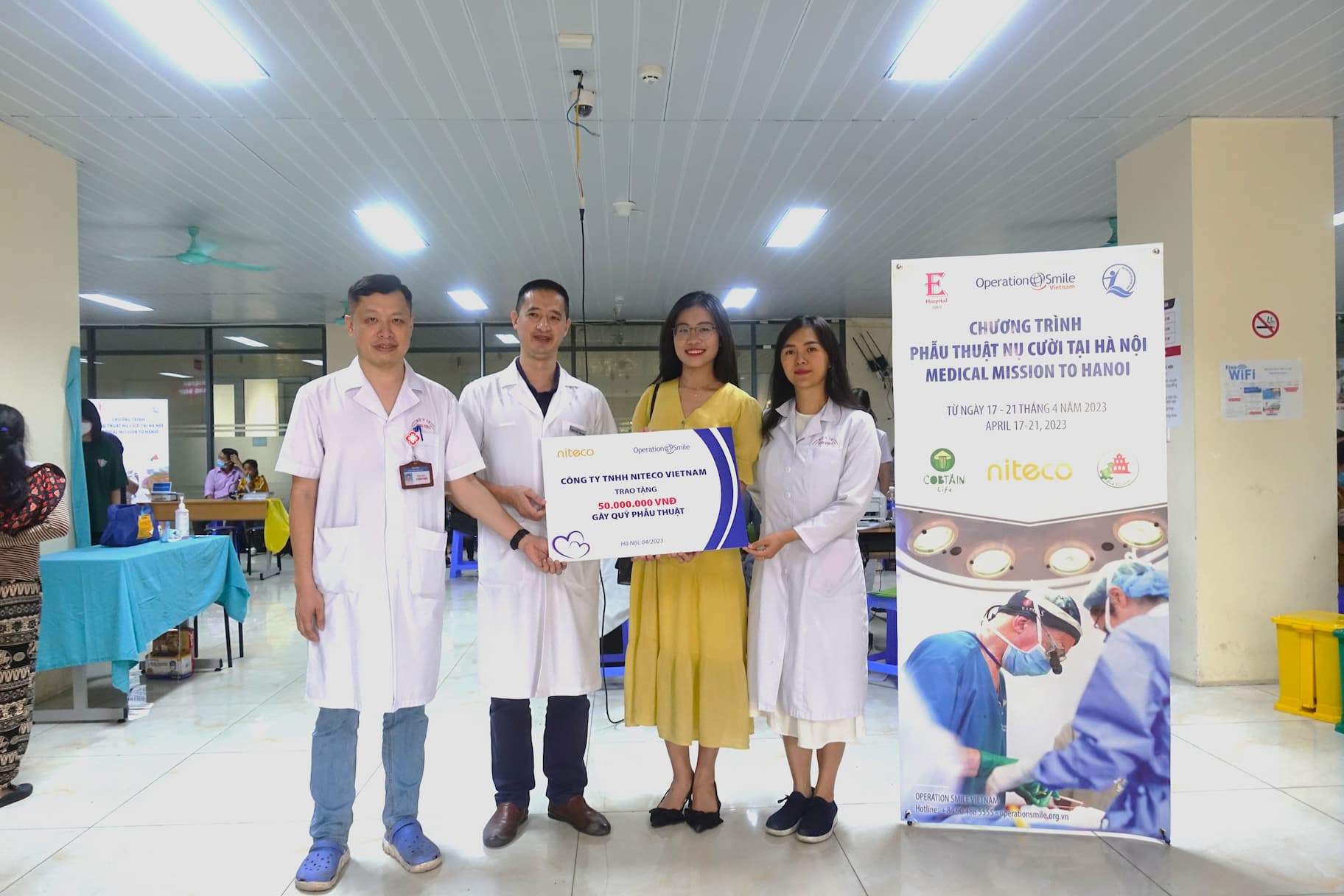 Loc Nguyen with doctors at Hanoi E Hospital
