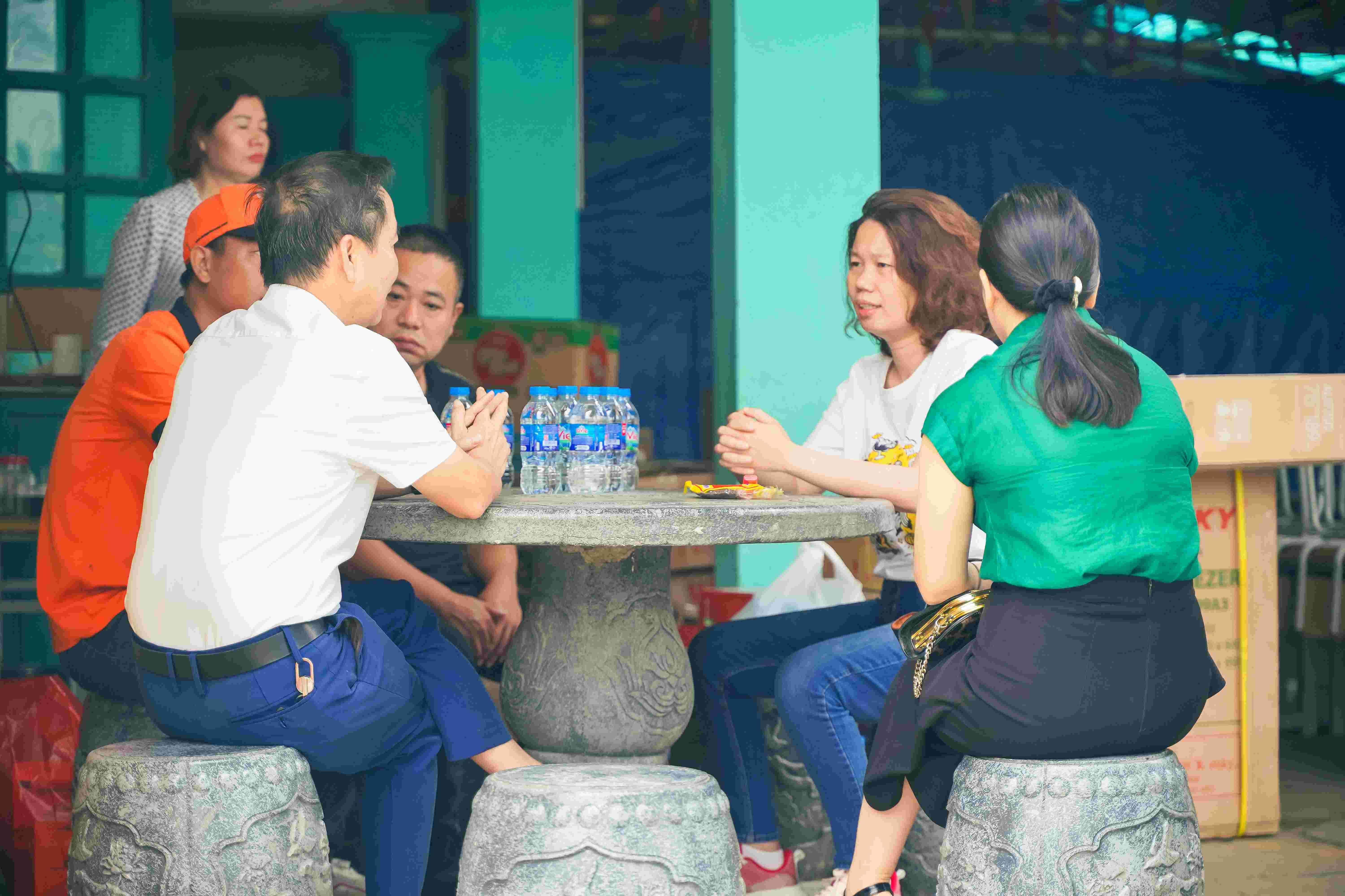 NICEF volunteers delivering supplies to San Lung School