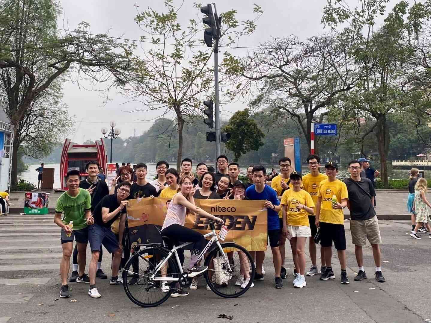 7 teams along with supporters and referees of Ekiden SS7