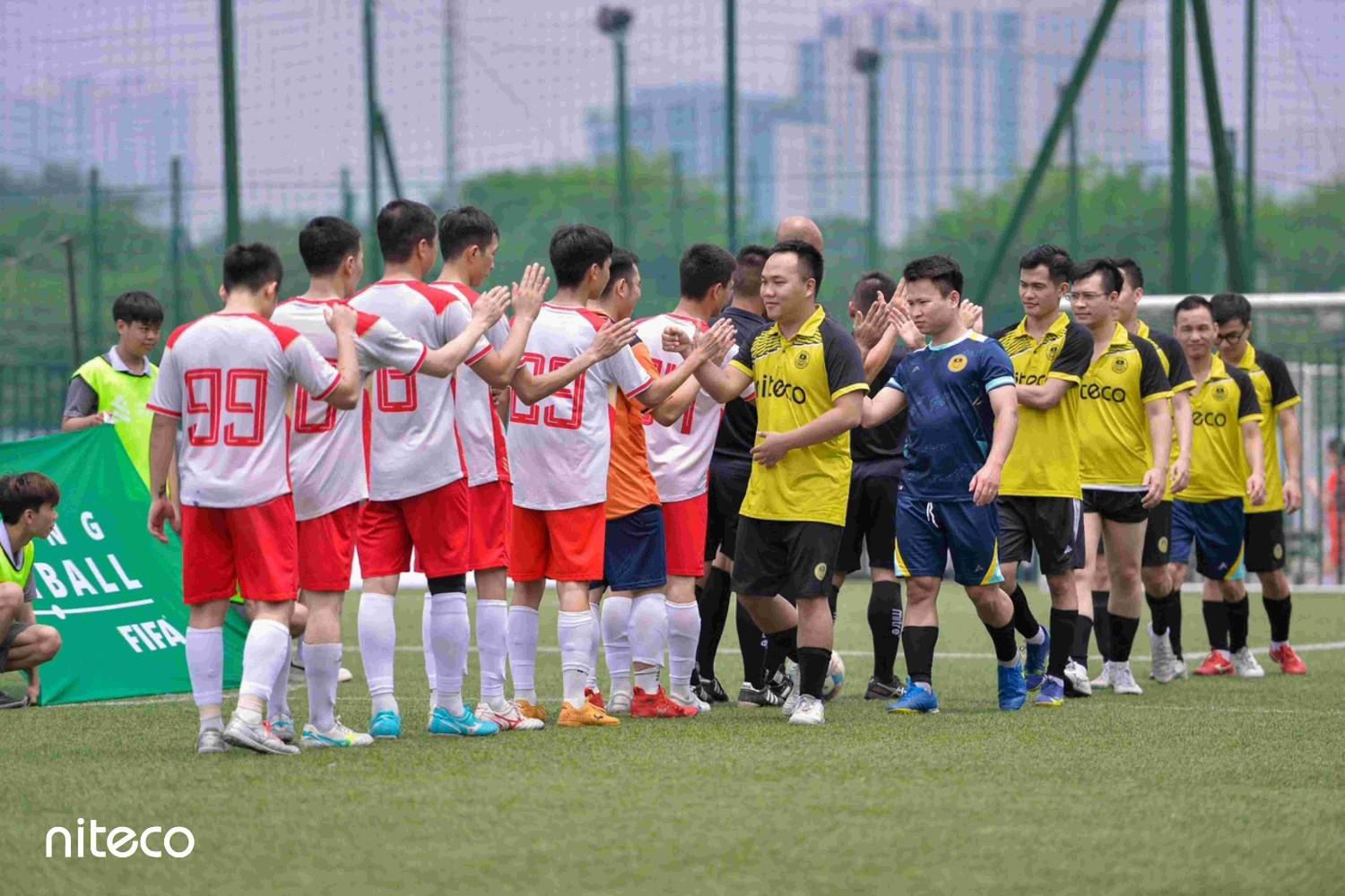 Niteco team prepared before the game